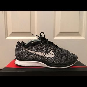 nike flyknit trainer oreo